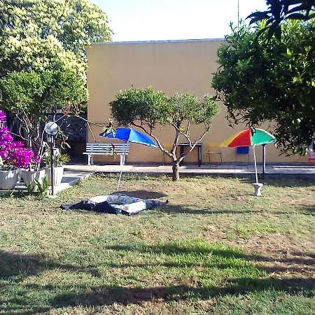 Dei Mille Colori Con Ampio Giardino Adatta Ai Vostri Amici A Quattro Zampe Holiday home